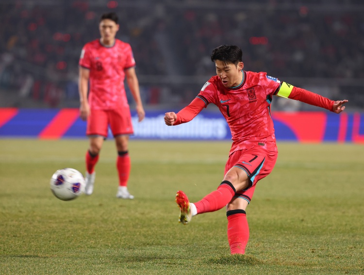 圖為韓國vs阿曼,孫興慜在高陽綜合體育場比賽